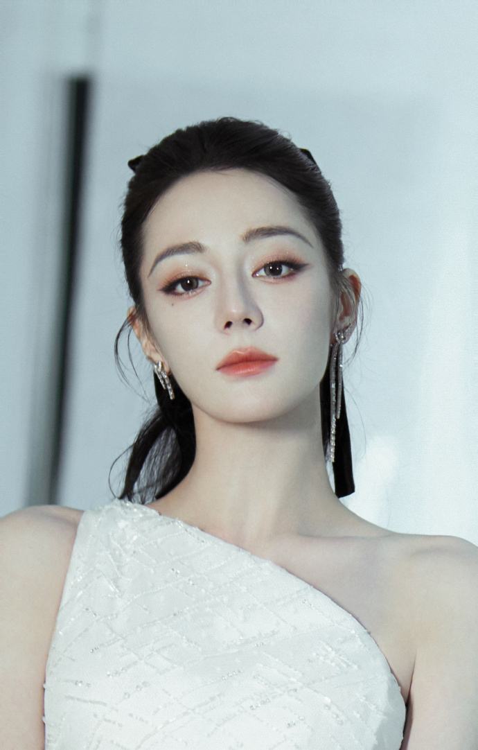蹁跹而来的白蝴蝶太美了 摇曳生姿,灵动四溢 蝴蝶,羽毛,泪痣