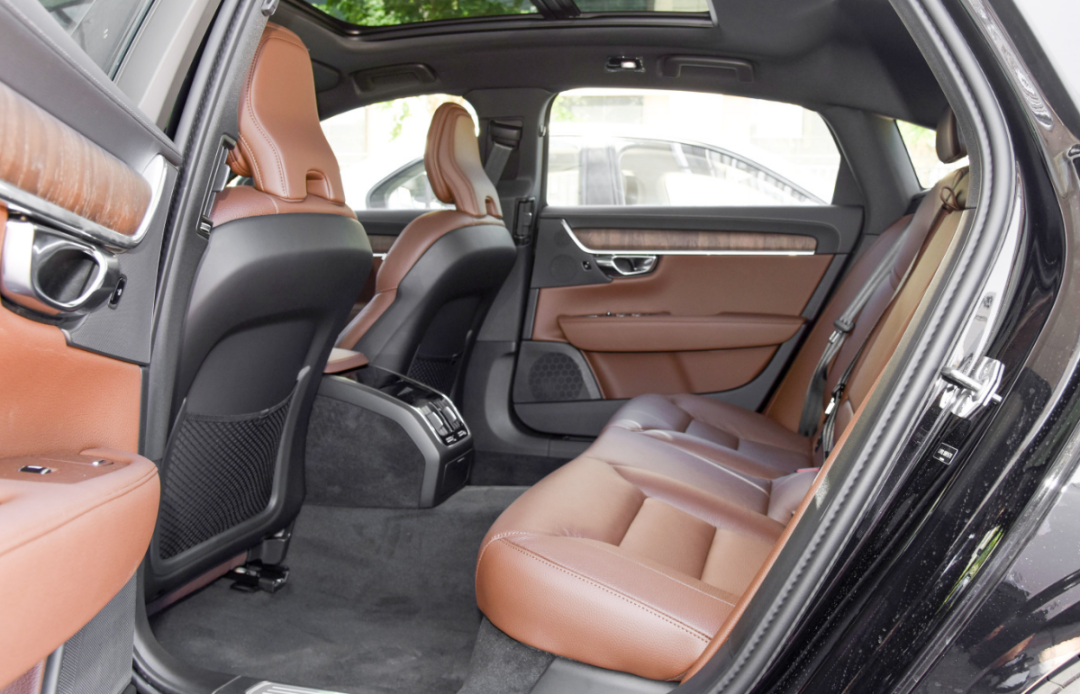 中大型豪华车怎么选？奥迪A6L对标沃尔沃S90