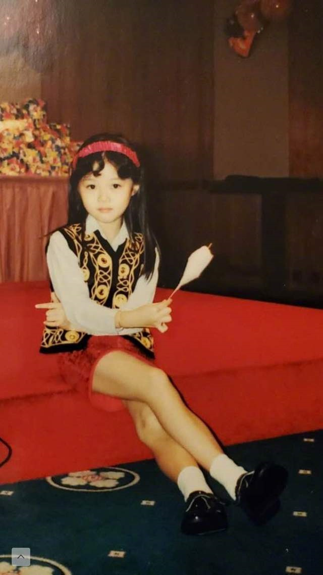 京圈贵妇晚晚与王朔聚餐!打扮火辣穿吊带短裤,手段堪比邓文迪|刘野|王朔|贵妇_新浪新闻