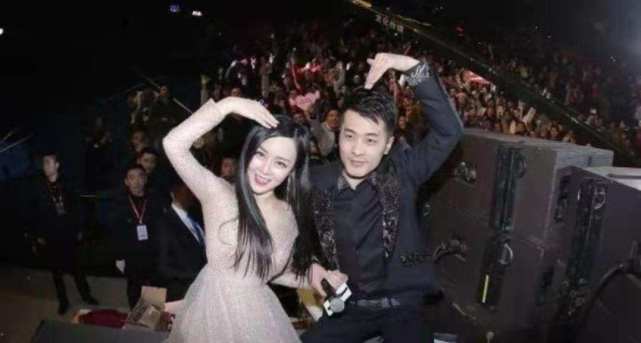 辛巴为了流量也是拼了！在直播间“家暴”老婆！休闲区蓝鸢梦想 - Www.slyday.coM