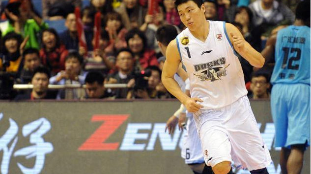 正式告别!男篮名将低调退役,14年CBA生涯薪资破亿,曾获3座冠军|CBA|李根|男篮_新浪新闻