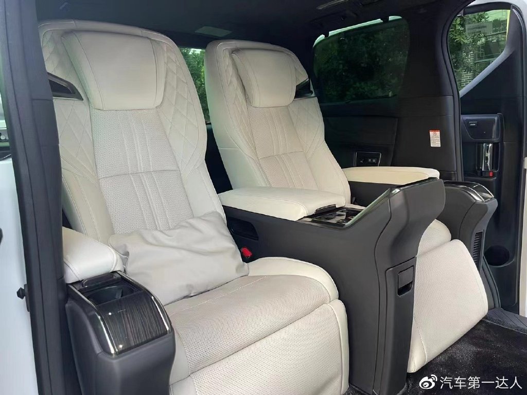 稀有白色搭配,中规雷克萨斯lm300h 四座-新浪汽车