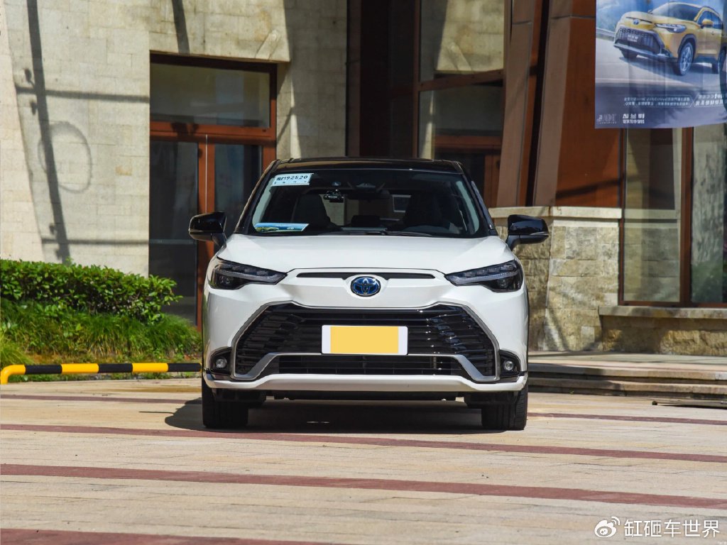 丰田锋兰达是一款定位于家用的suv车型,刚上市时就获得了消费者的喜爱