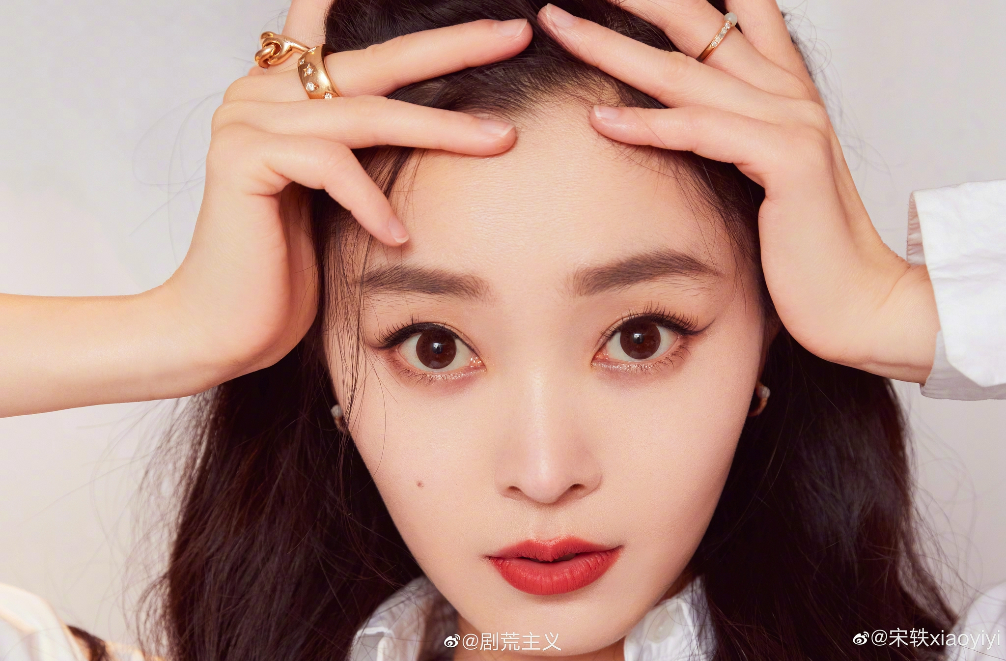 宋轶的眼睛里好像有星星 评论区都被美晕了,get到新的拍照姿势了_高清
