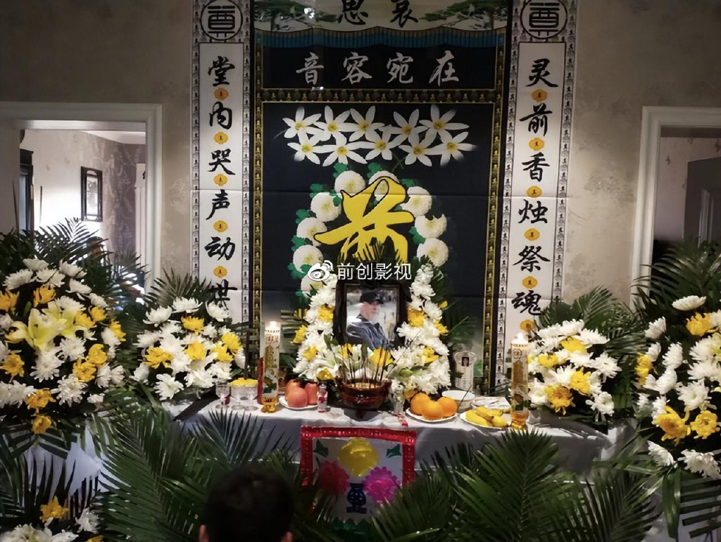 陆树铭灵堂围满鲜花