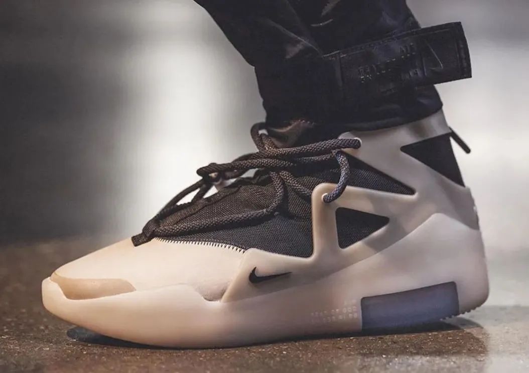 yeezy qntm发售日期:2 月 16 日;货号:fz4362/q46473实战版海外市场价