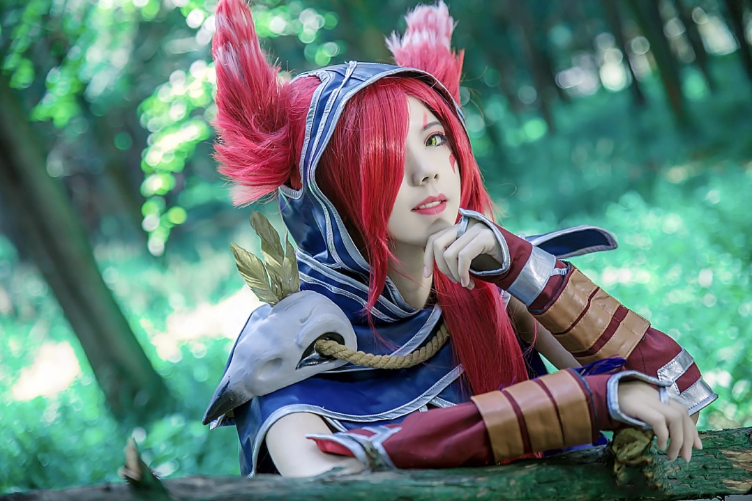 绝美的漫天飞羽英雄联盟霞cos耳朵和爪子太还原了