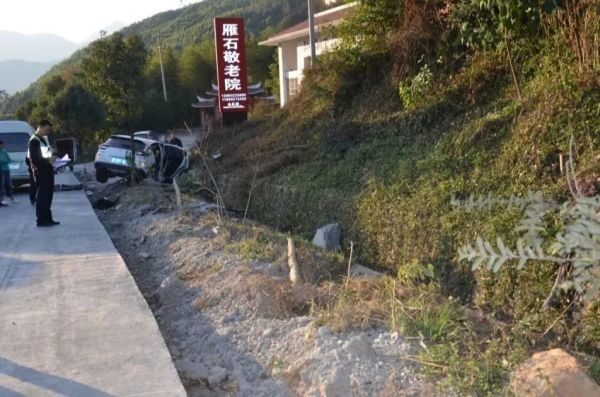 安全带=生命带!看完这些真实案例,你知道安全带的重要性了吗?休闲区蓝鸢梦想 - Www.slyday.coM 安全带=生命带!看完这些真实案例,你知道安全带的重要性了吗?休闲区蓝鸢梦想 - Www.slyday.coM