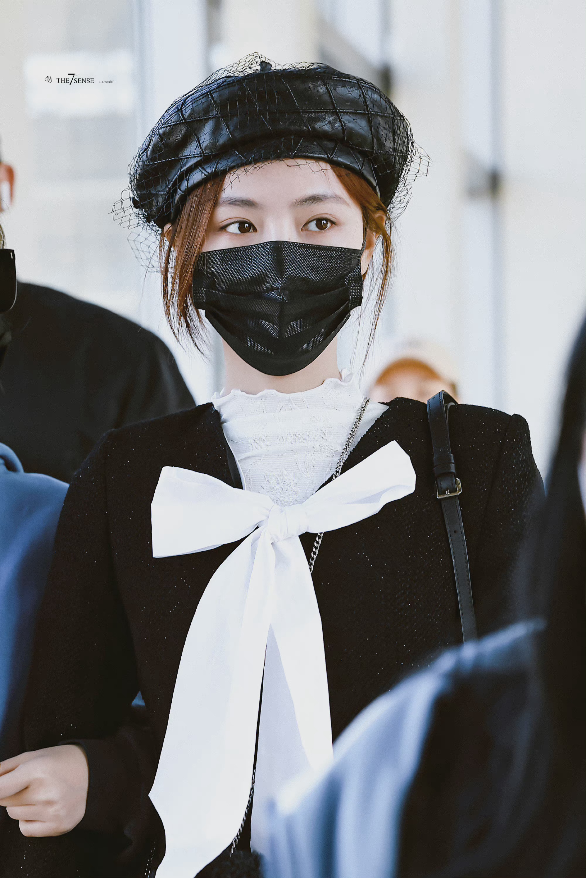 许佳琪今日份机场照,贝雷帽kiki太飒了,私服也很可的女明星……_高清