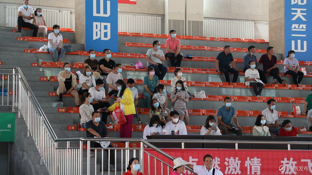 聚焦陕西高考最大考点,候考家长去哪了?休闲区蓝鸢梦想 - Www.slyday.coM 聚焦陕西高考最大考点,候考家长去哪了?休闲区蓝鸢梦想 - Www.slyday.coM