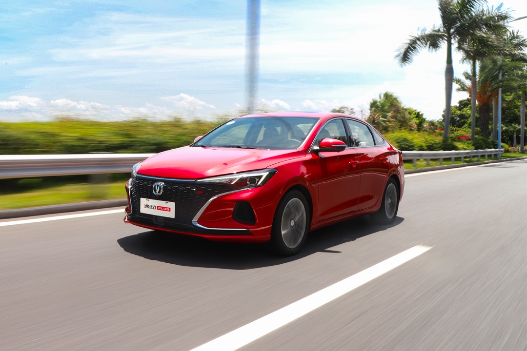 十万元自主品牌家用轿车再进化试驾长安逸动plus