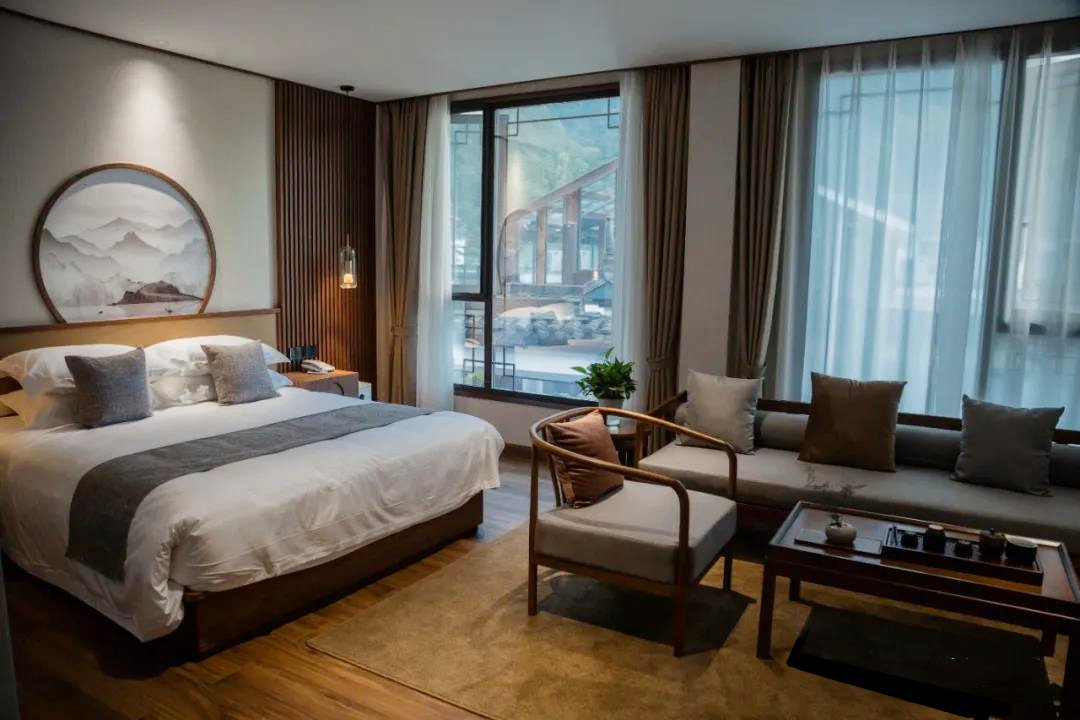 这家藏在博物馆里的民宿,把湖光和山色都搬到你的窗前