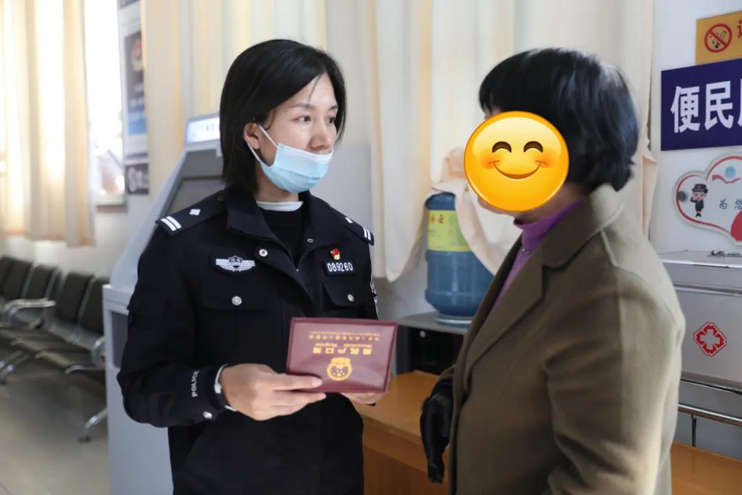 民警给35岁的“孩子”上完户口，60多岁的老大姐为何泣不成声？休闲区蓝鸢梦想 - Www.slyday.coM