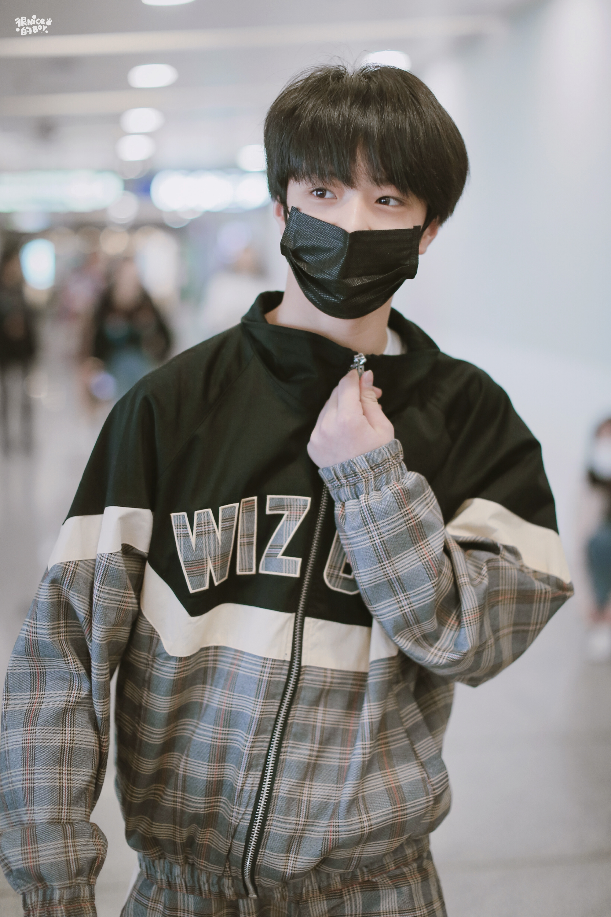 小狼崽吻文@时代少年团-刘耀文 从小豆丁到长腿帅哥_高清图集_新浪网