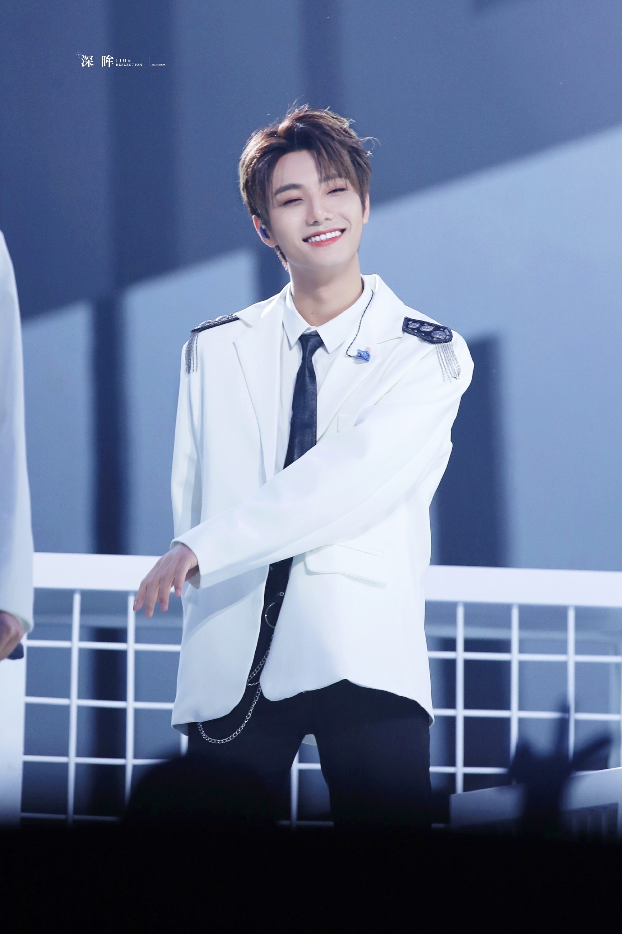 分享一组李振宁的壁纸深深的图都好适合做壁纸啊