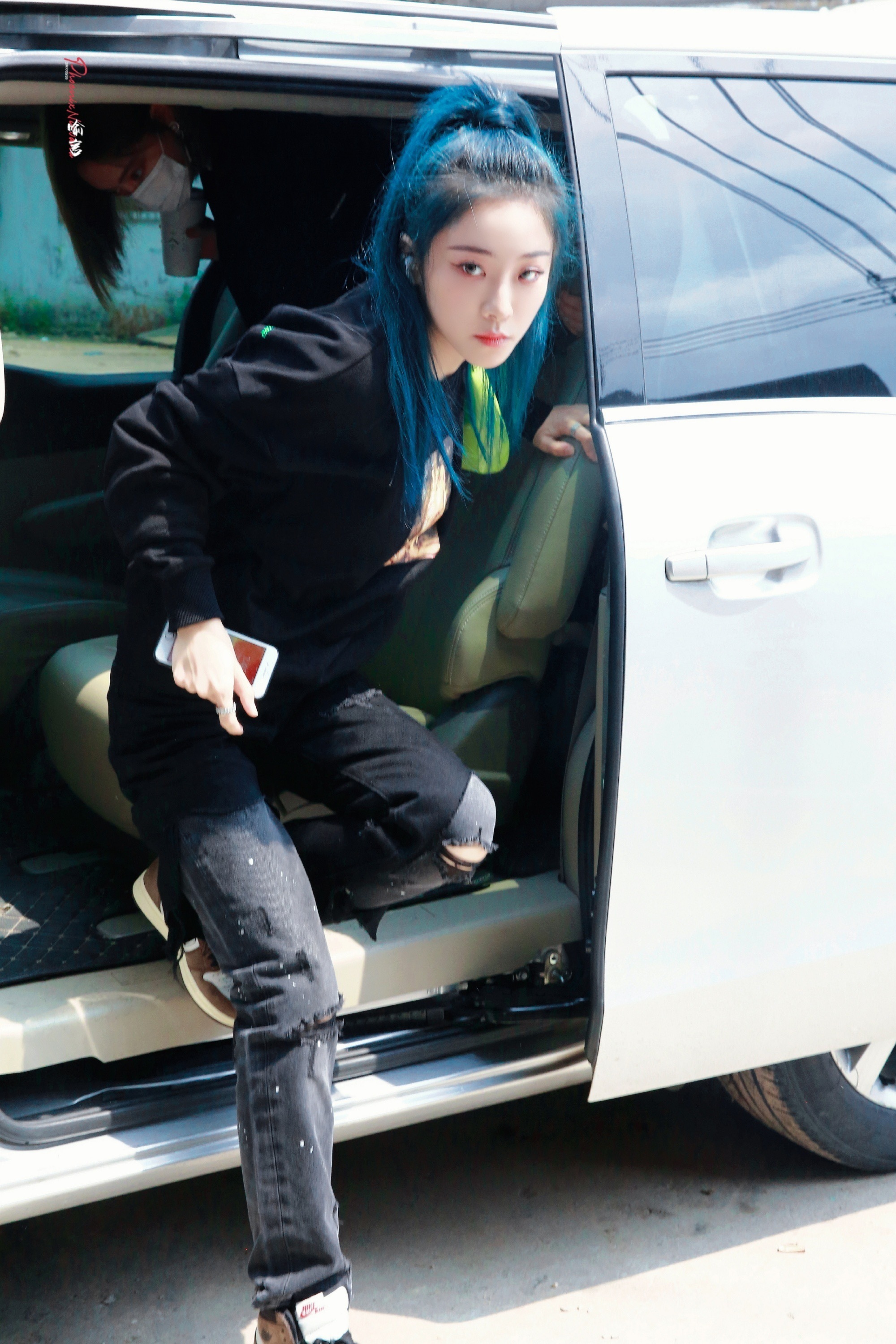 高马尾的蓝发言言子来啦!今天过分美丽了