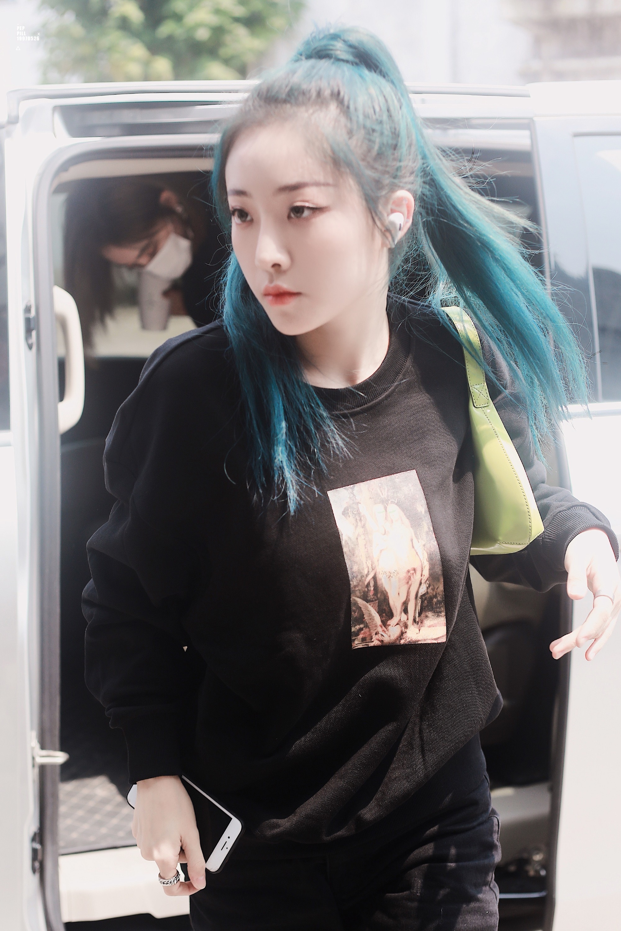 高马尾的蓝发言言子来啦!今天过分美丽了