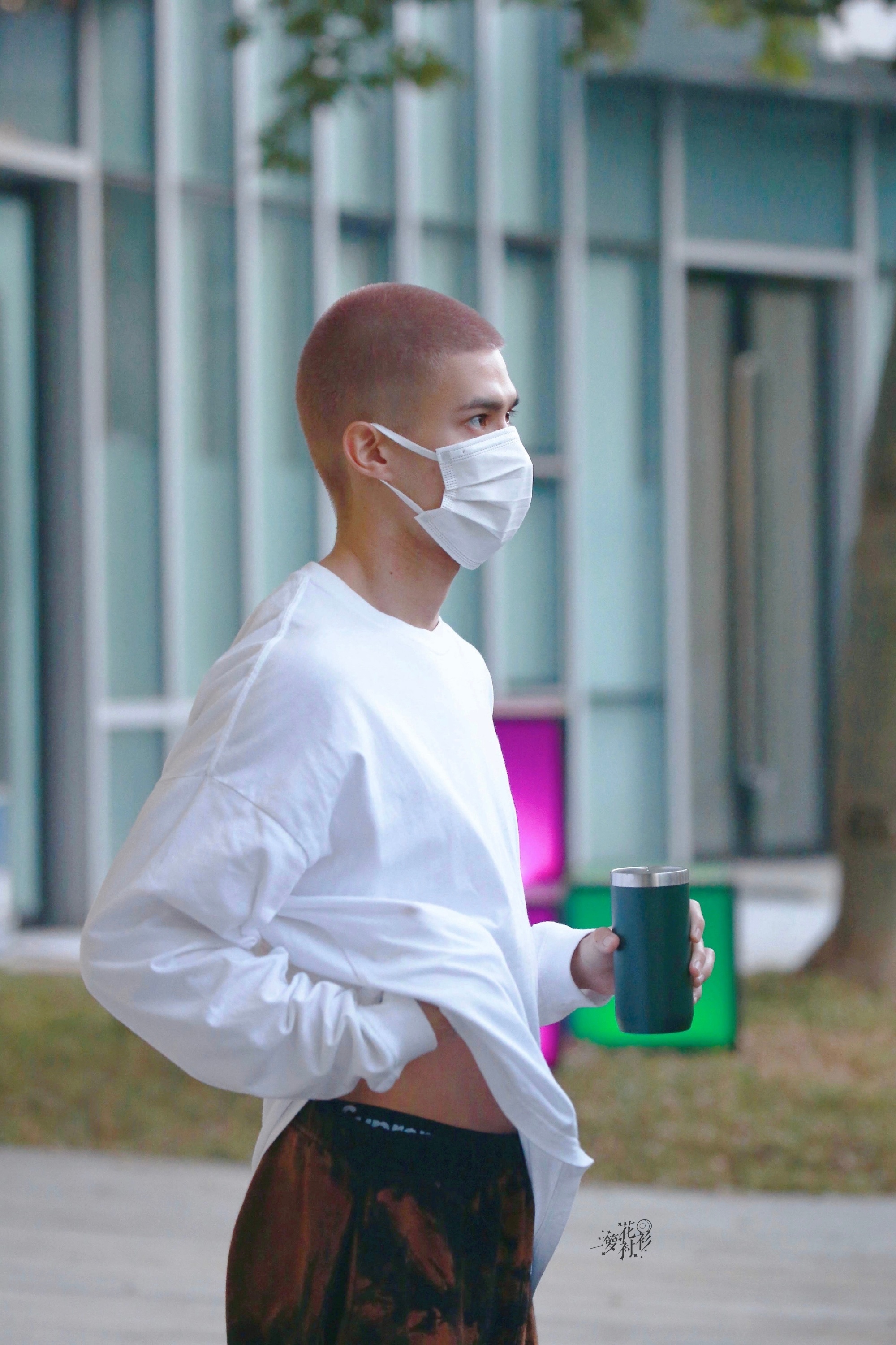 米卡粉发寸头太好看了!眼神好杀