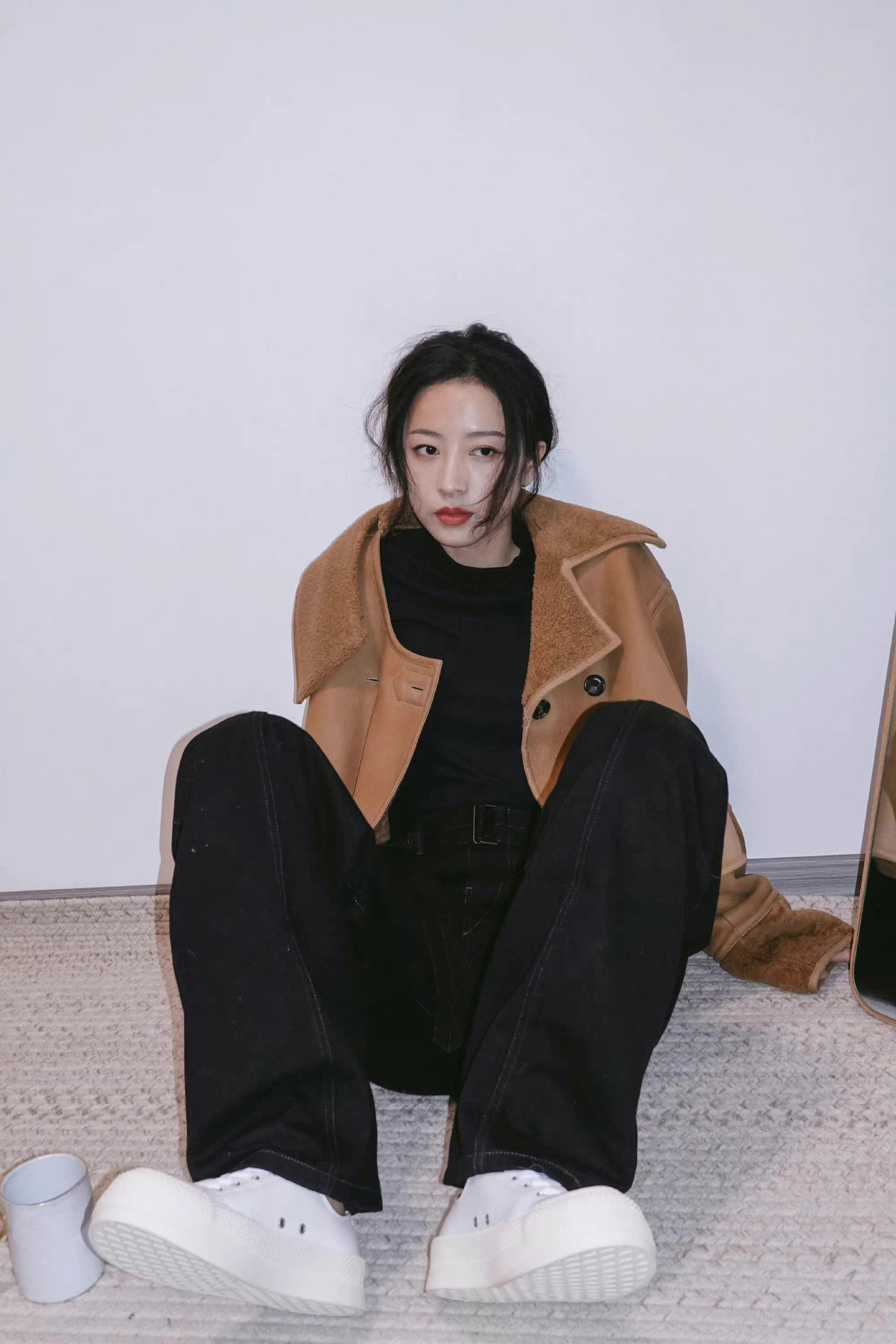 周雨彤下班日常四宫格随拍照～ 彤式冬日穿搭get__财经头条