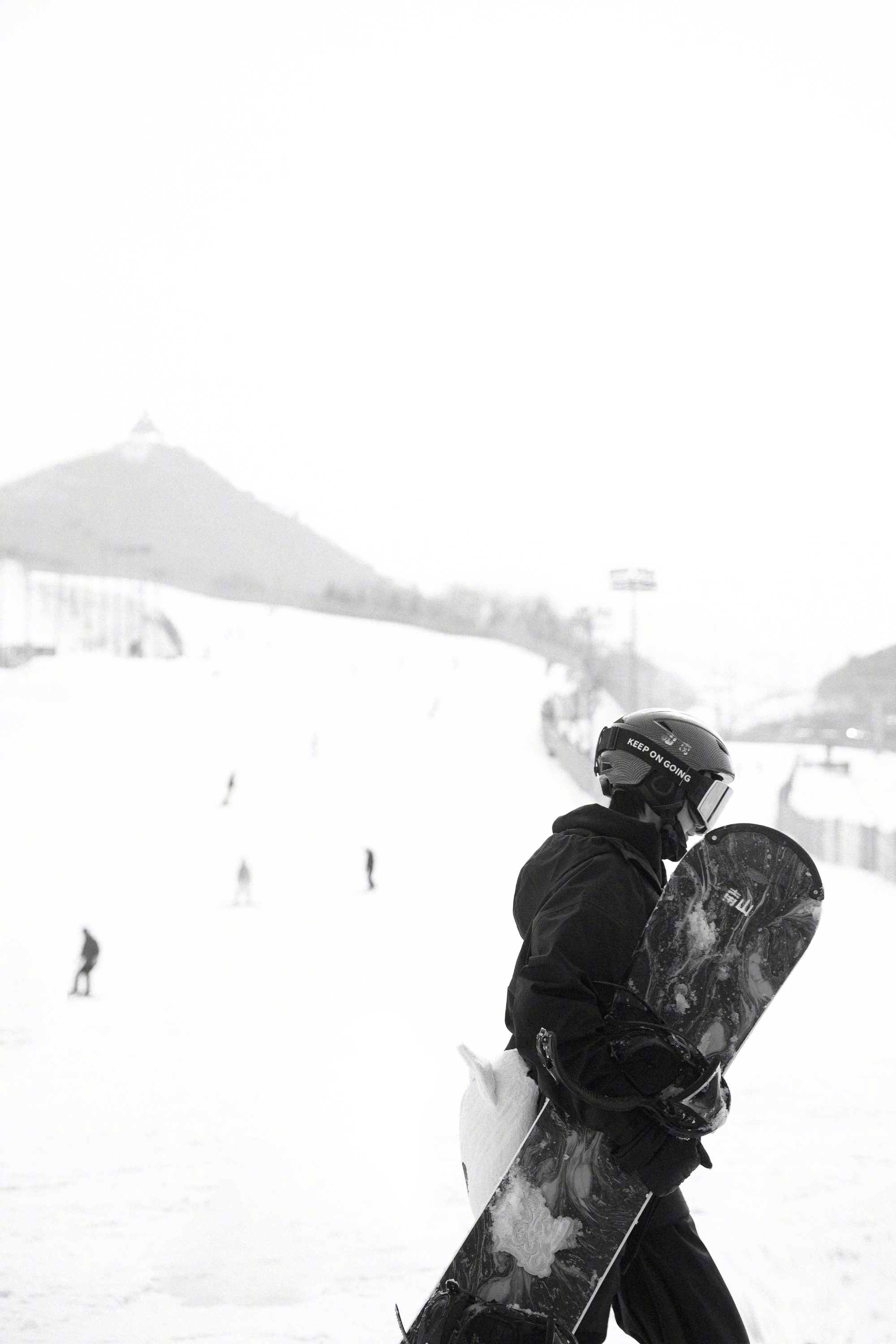 陈哲远晒第一次滑雪照穿滑雪服真的是又酷又帅啊