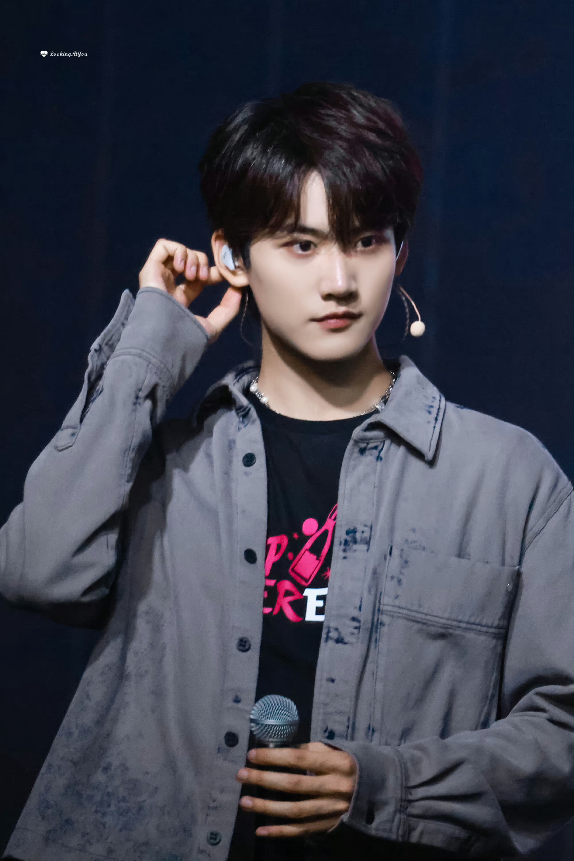 刘宇 周柯宇日本见面会饭拍图～ 金发粉色西装,黑发灰色衬衫好帅