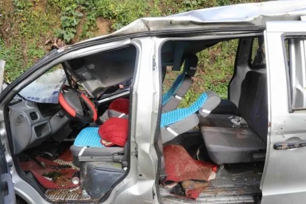 安全带=生命带!看完这些真实案例,你知道安全带的重要性了吗?休闲区蓝鸢梦想 - Www.slyday.coM 安全带=生命带!看完这些真实案例,你知道安全带的重要性了吗?休闲区蓝鸢梦想 - Www.slyday.coM