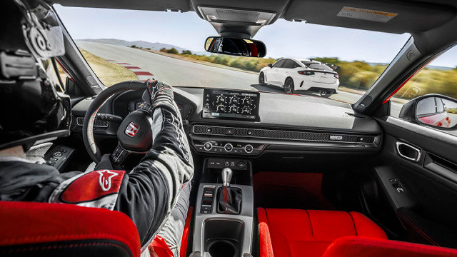 300多马力的typer就能当天花板混前驱性能圈子可真容易