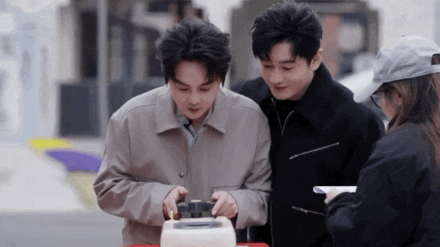 黄晓明尹正加盟新节目《盒子里的猫》再聚首情感暗潮涌动|盒子里的猫