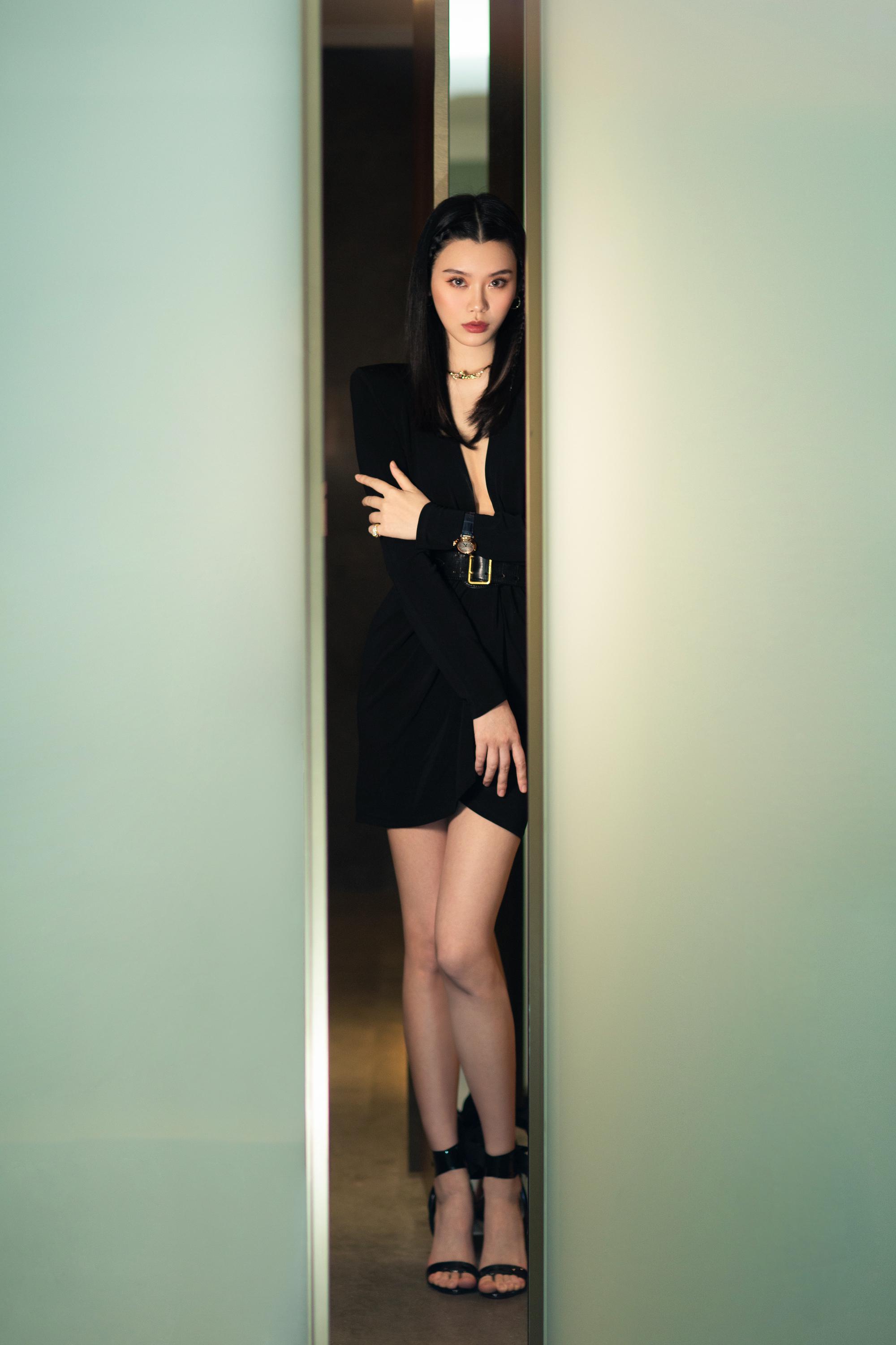 昨日@ming奚梦瑶 出席品牌活动,全黑look简约大气