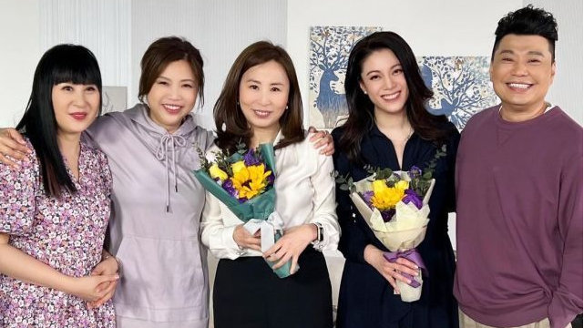 梅小惠阮兆祥江欣燕与廖碧儿兰茜开心合影 5位TVB老同事喝酒畅聊|江欣燕|阮兆祥|梅小惠_新浪新闻