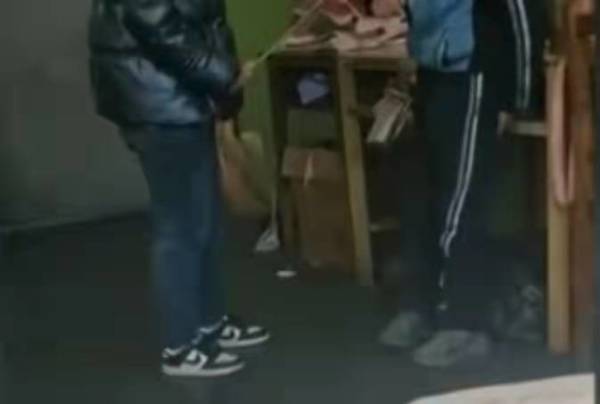 老师指挥学生扒男孩裤子并抽打，县教育局通报并回应：正研究下一步措施休闲区蓝鸢梦想 - Www.slyday.coM