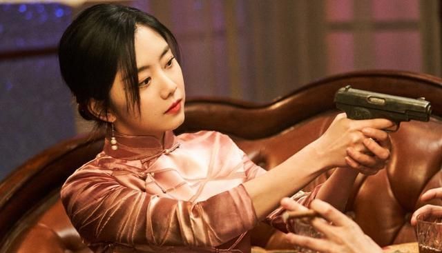 谭松韵旗袍装刷新网友认知,一分钟3次大转变,看她身段要流口水|旗袍|