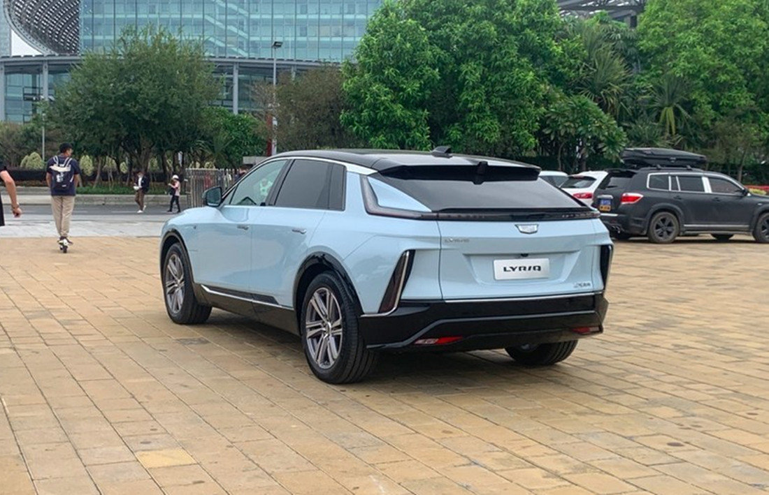 凯迪拉克全新纯电suv,续航650km,标配33寸巨屏, 预售43.97万元