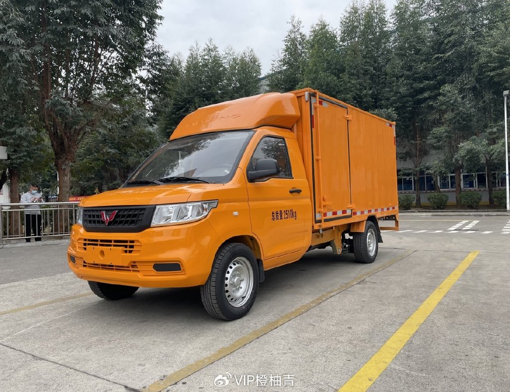 林立五菱荣光新卡工程黄检修车致敬劳动者