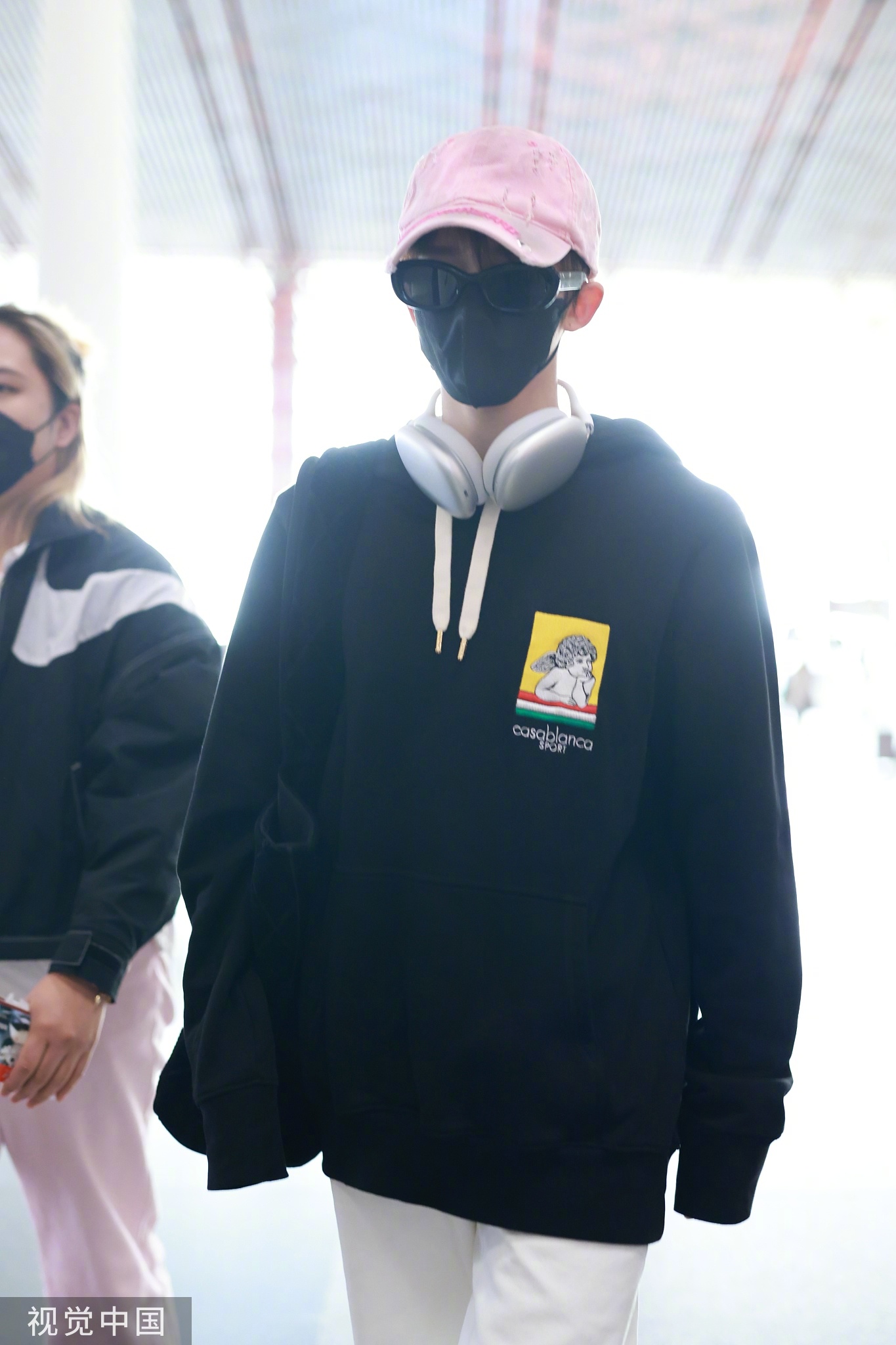 into1全员近期机场造型汇总一波~你pick谁的look?_高清图集_新浪网