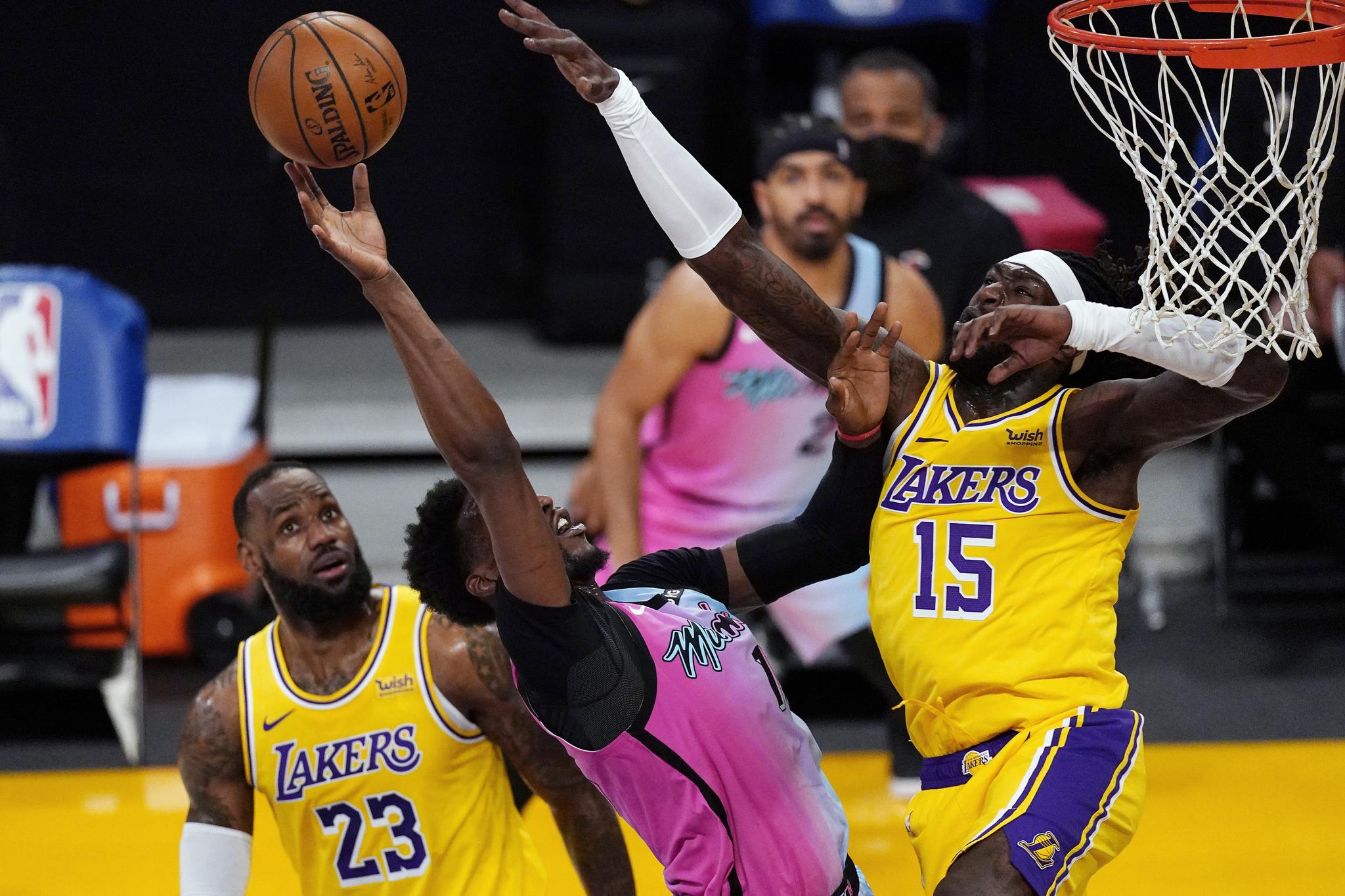 热火湖人激战正酣詹姆斯能否率队逆转局势