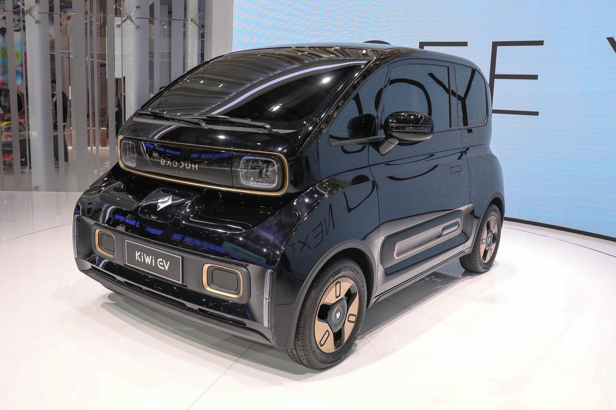 898万元宝骏kiwiev高定款上市内饰升级