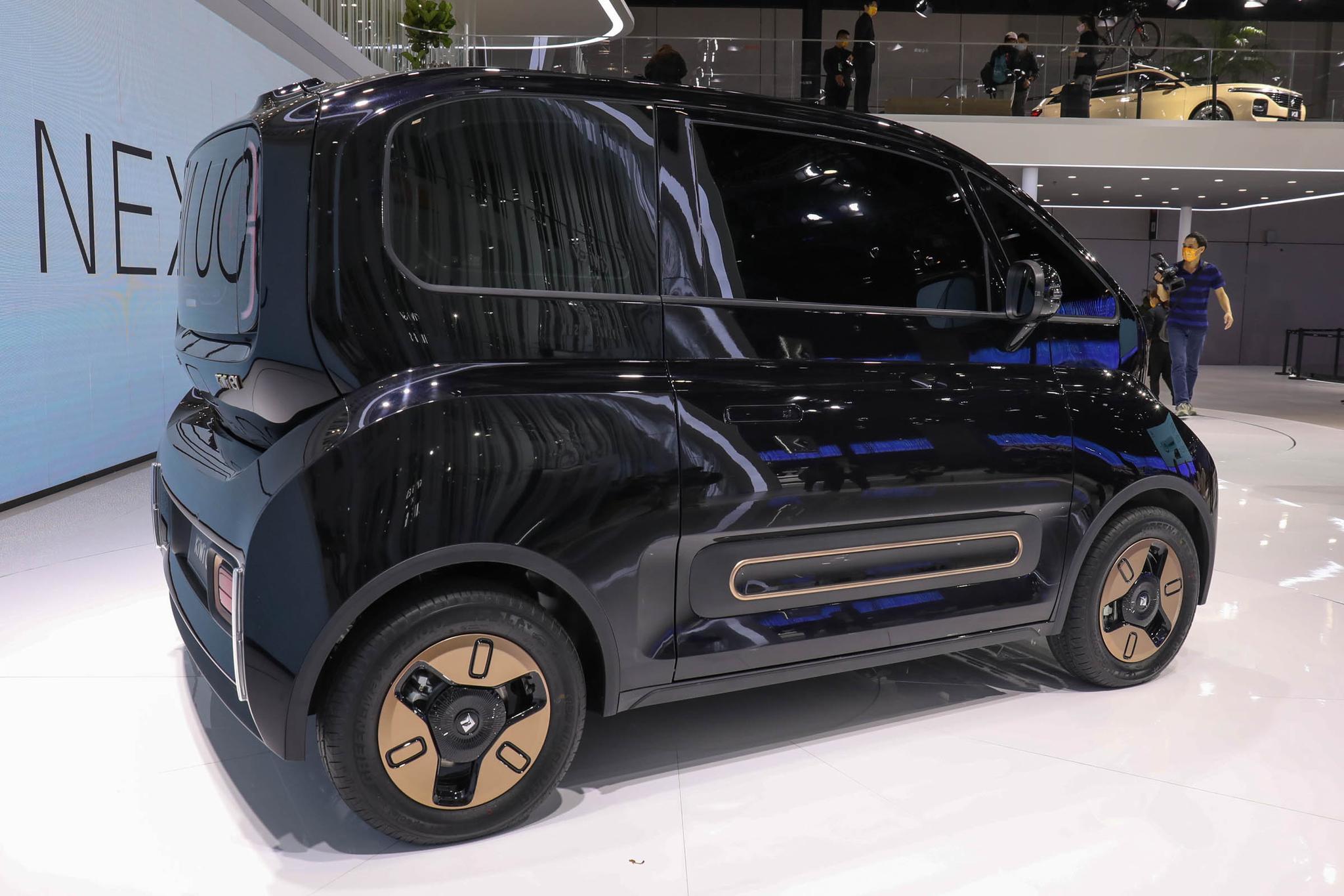 898万元宝骏kiwiev高定款上市内饰升级