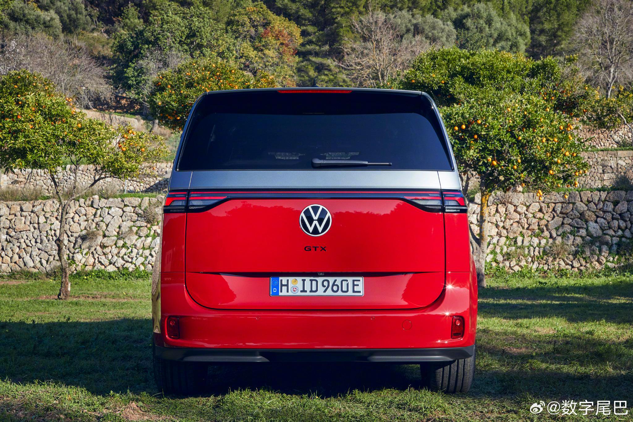 大众id.buzz gtx:多功能宝宝巴士亮相