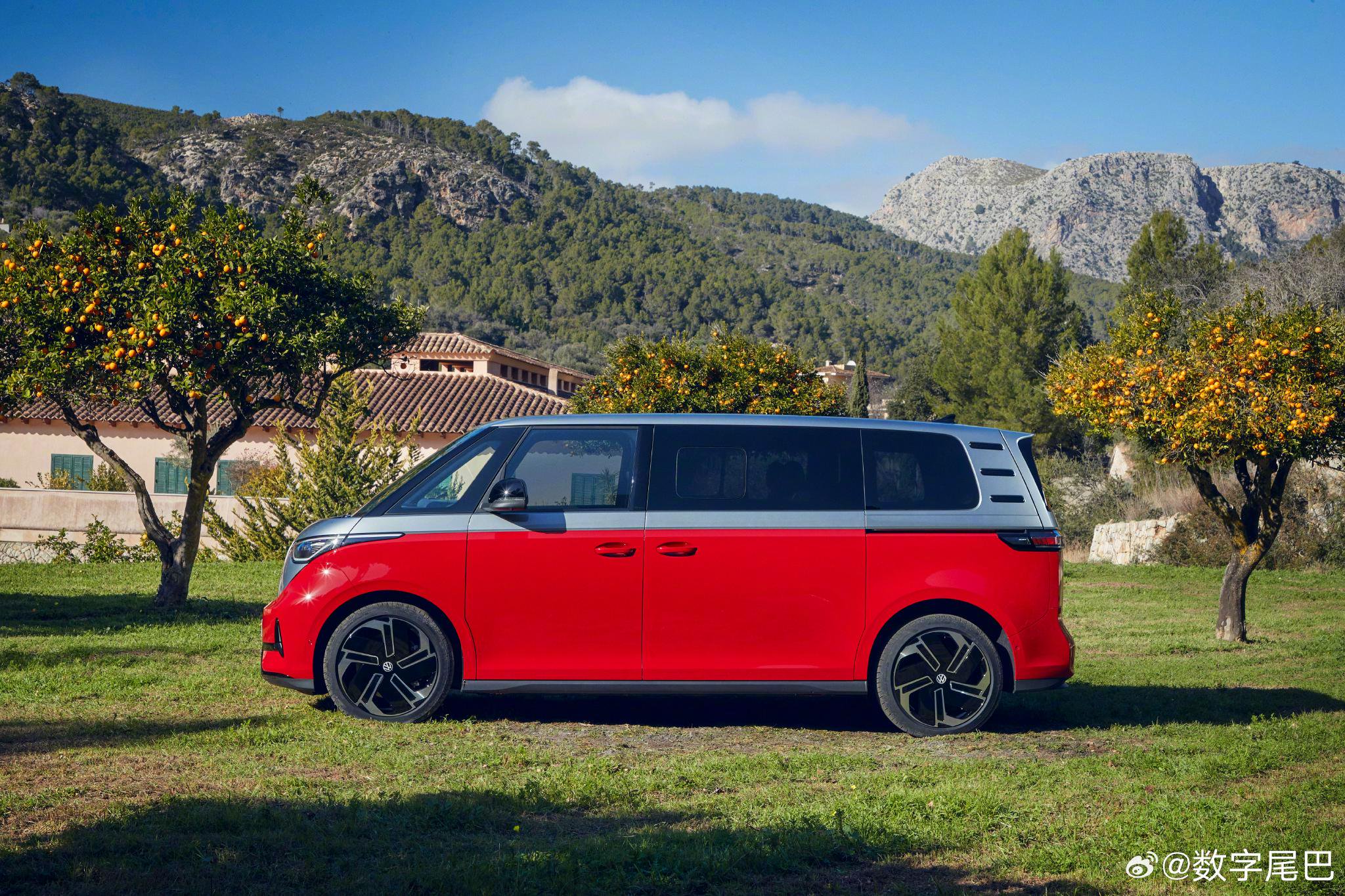 大众id.buzz gtx:多功能宝宝巴士亮相