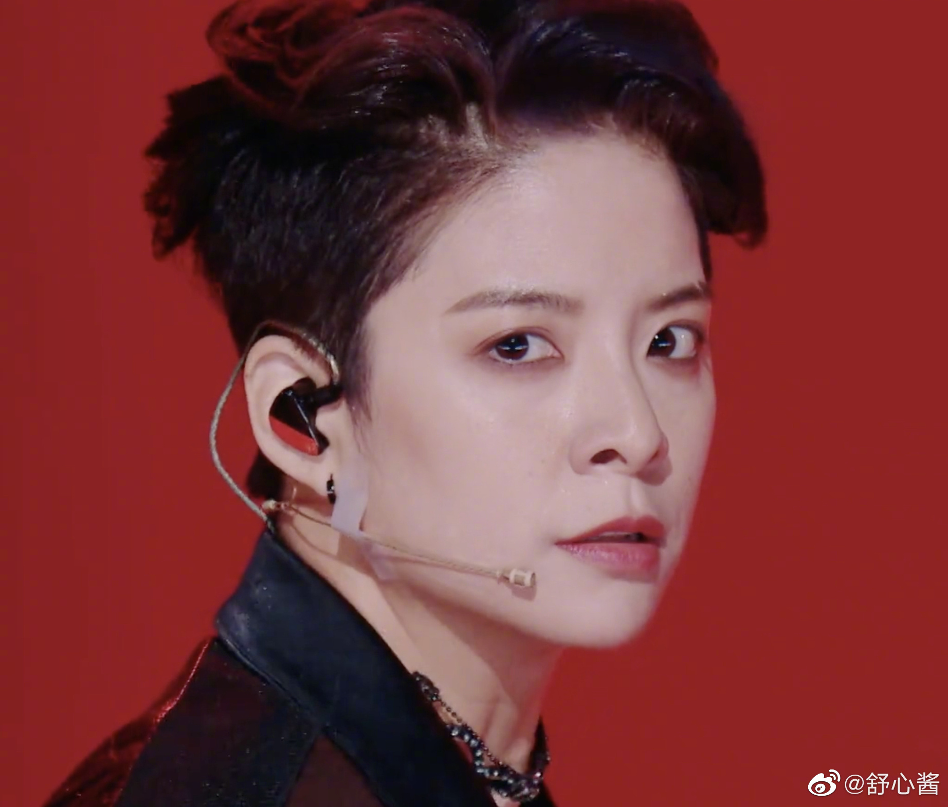 Amber长发vs短发我真的有被反转到 @刘逸云Amber 是懂反差感的__财经头条