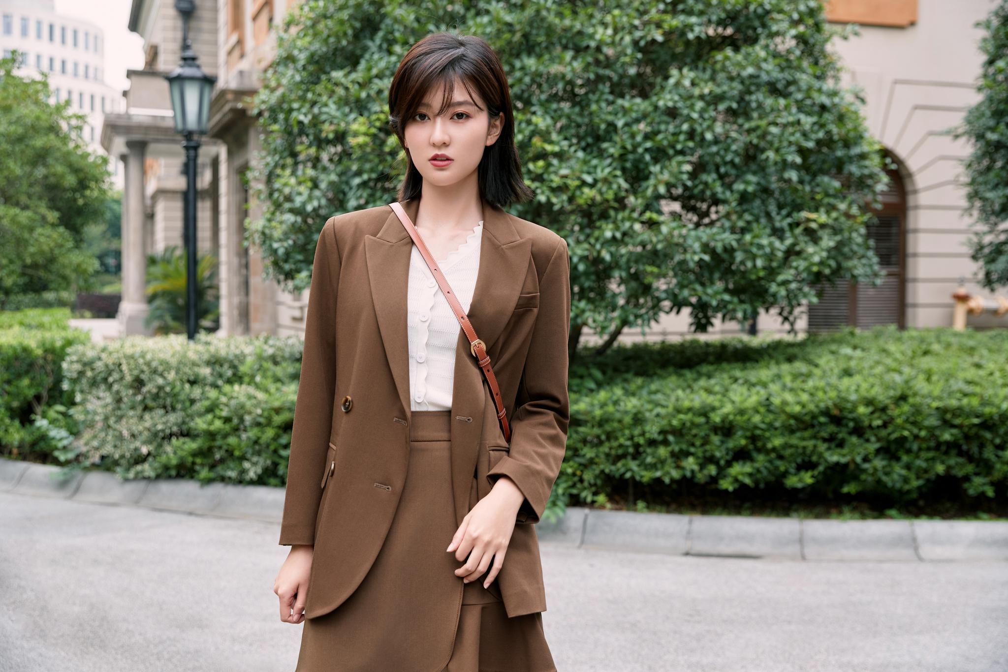 全新职场形象大使@乔欣bridgette 最新街拍大片