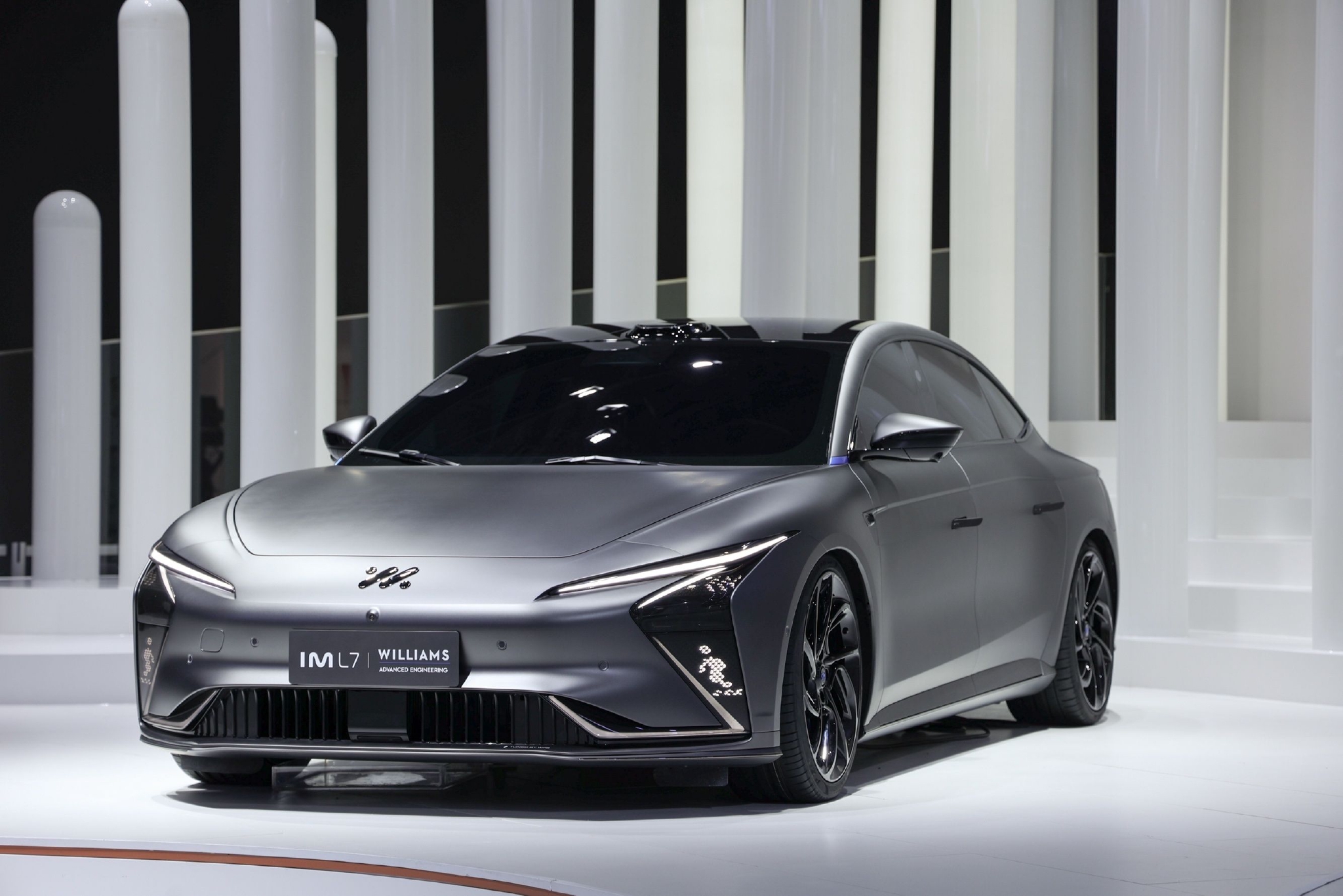 已完成2000台交付智己l7亮相2022成都车展