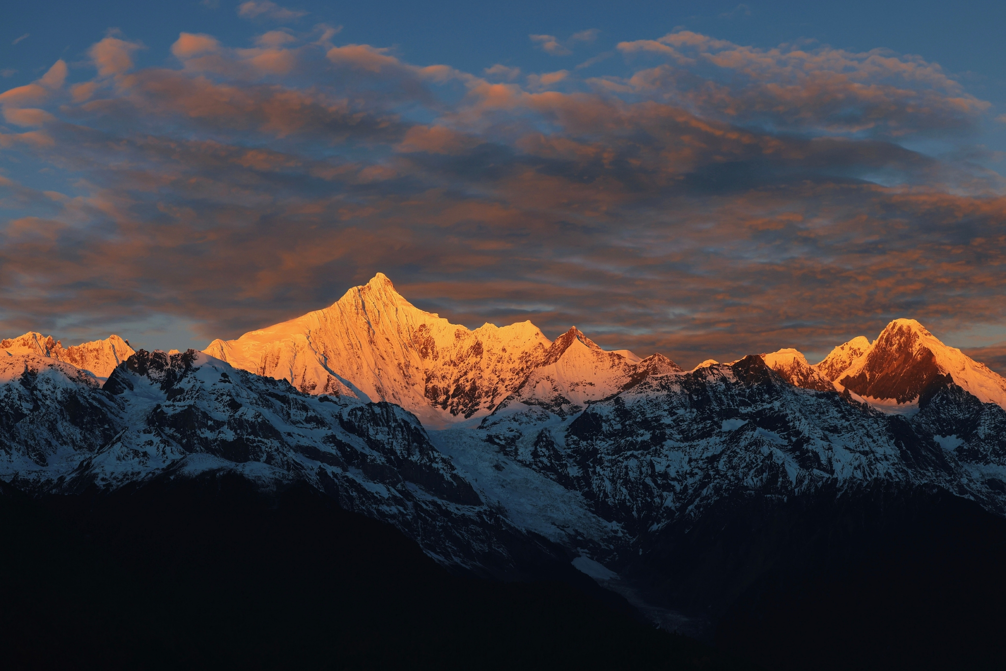 美图 | 此生必看的西藏日照金山，究竟有多震撼？_萨普