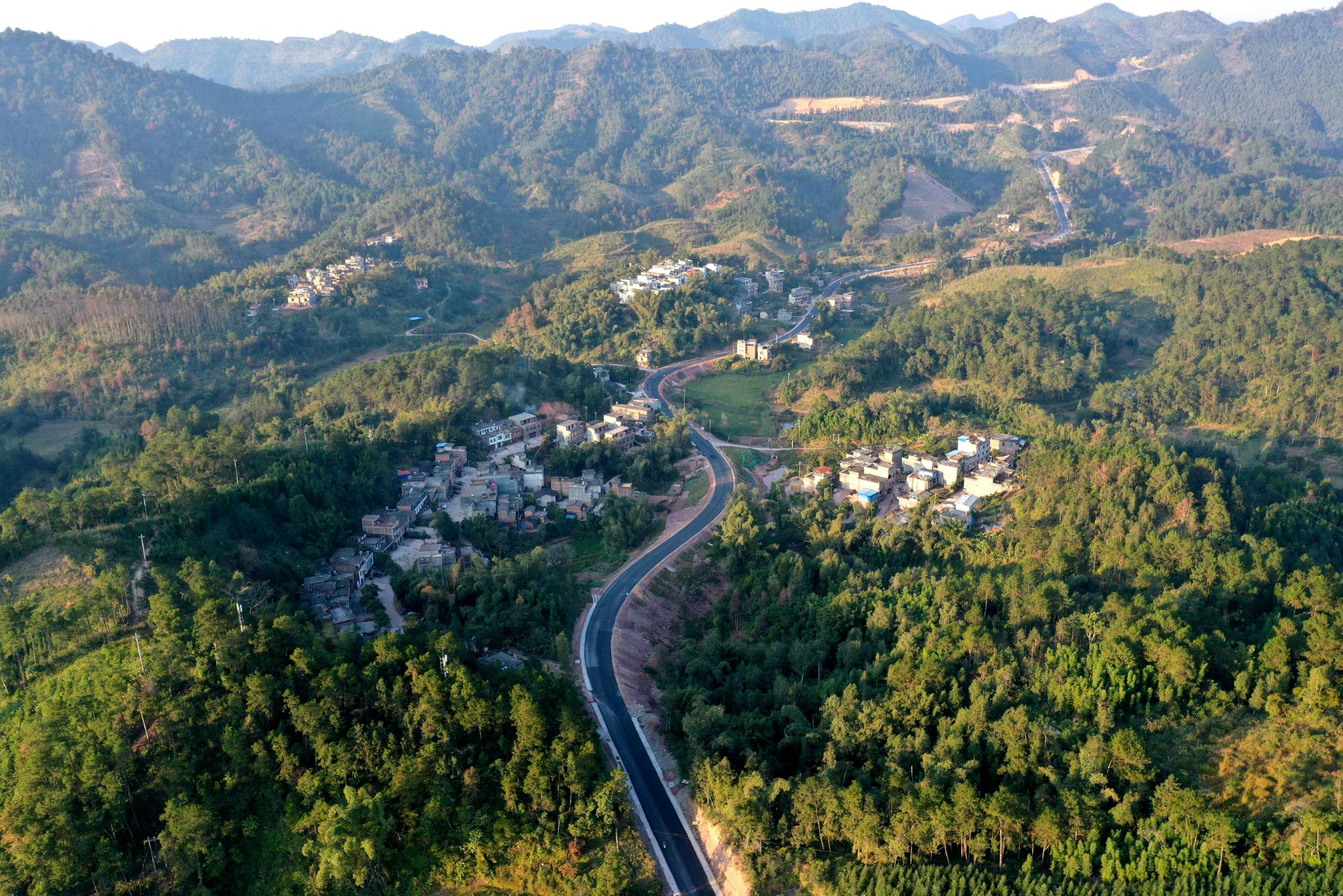 宁明县又有一条公路建成通车|北板|有限公司|广西|集团|建成_新浪新闻