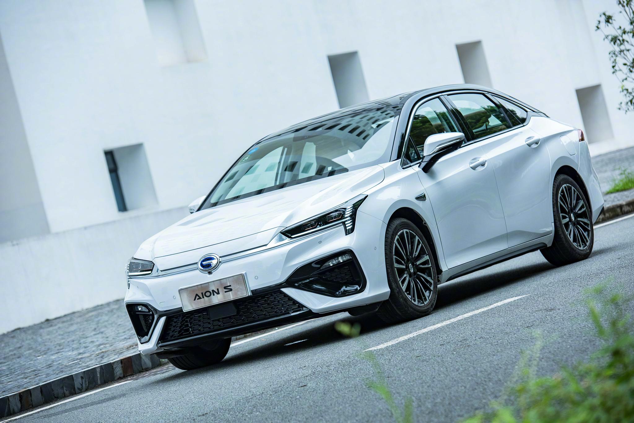 2020款埃安s上市,补贴后售价为13.98万元-20.58万元