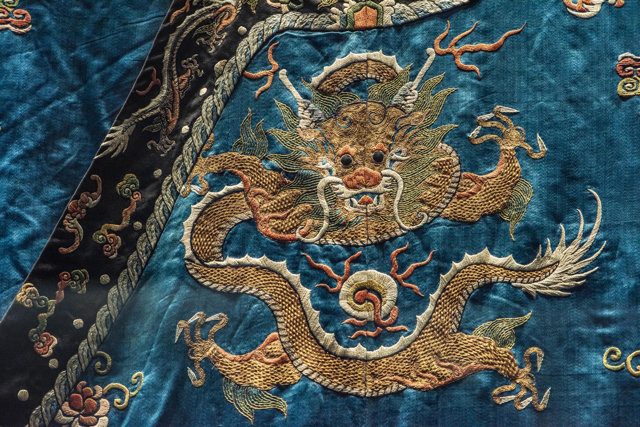 贵州省博物馆藏民国彝族土司蟒袍