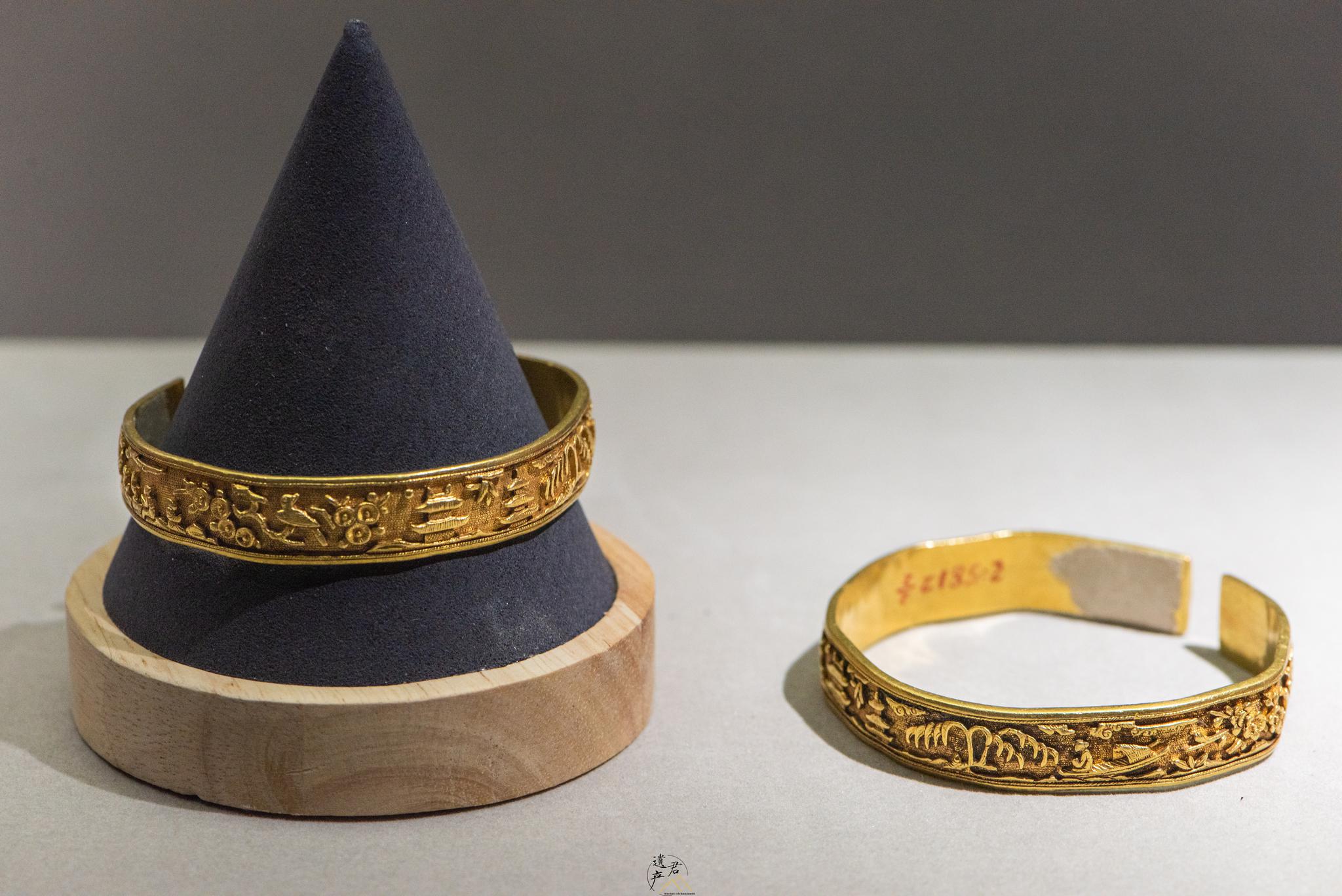 安徽博物院藏61清代花鸟人物纹金手镯