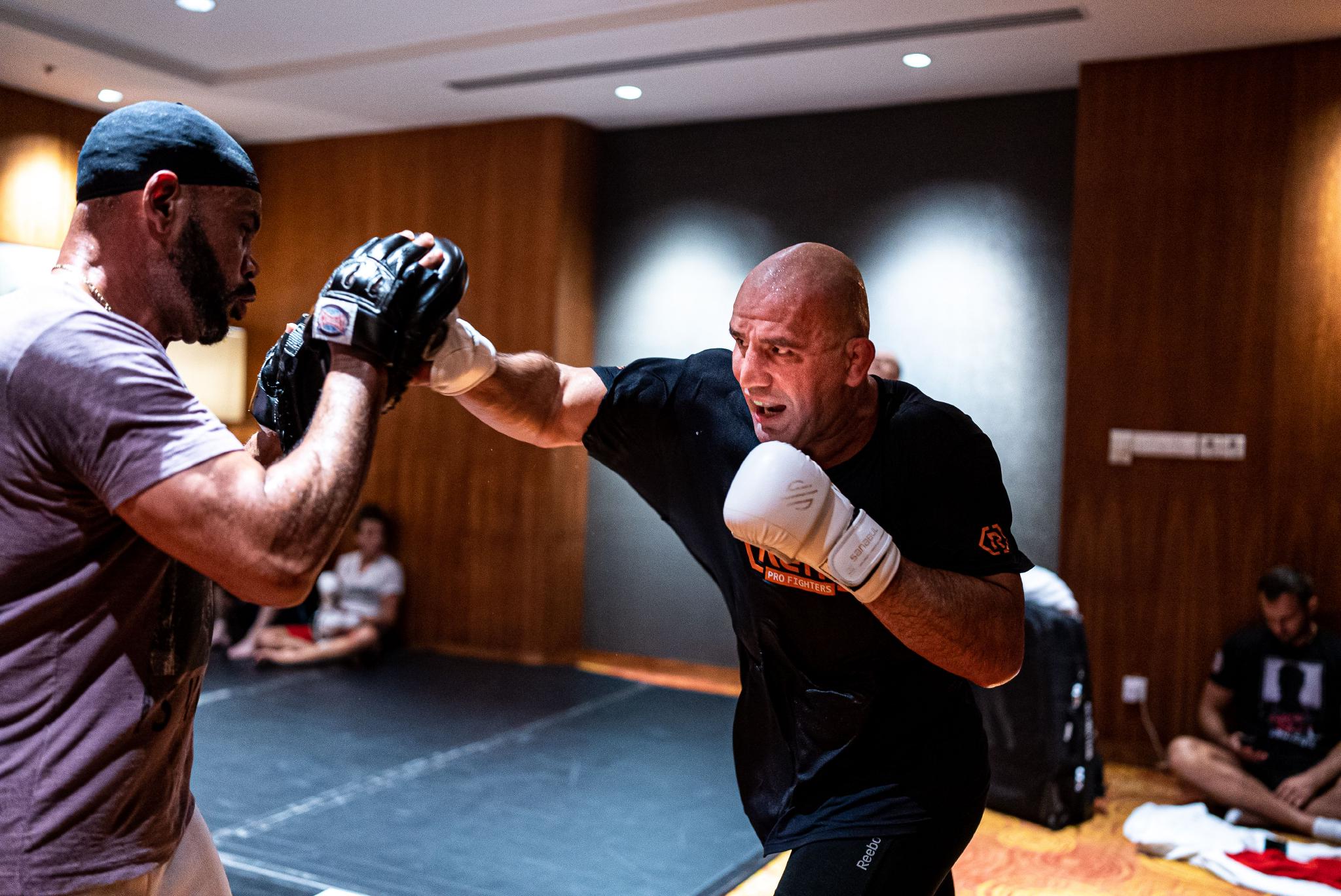 ufc现役最大龄冠军,43岁的格洛佛-特谢拉