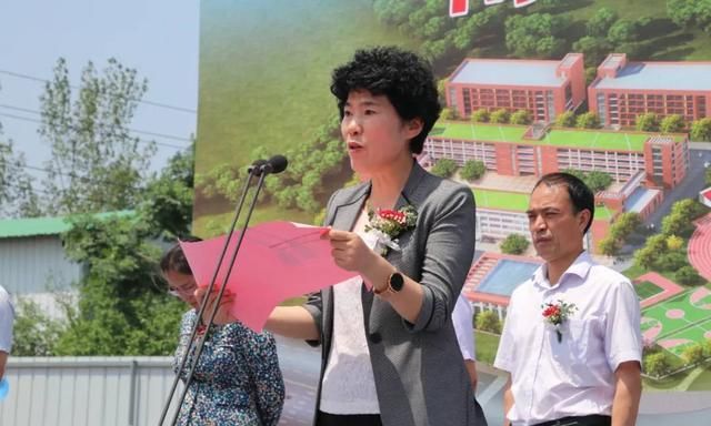 高新区党工委书记罗岩涛致辞,区党工委副书记,管委会主任杨新亚主持